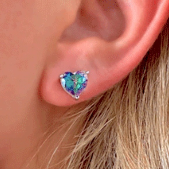 NWT 💜💚 8mm WHITE GOLD PLATED PURPLE/GREEN TONES CUBIC ZIRCONIA HEART EARRINGS - Picture 6 of 7